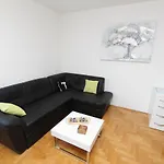 Mladen Appartement *