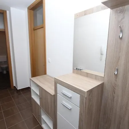 Apartment Mladen *