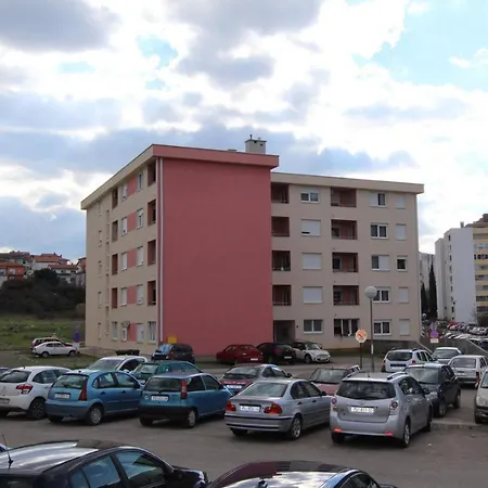 Apartment Mladen *
