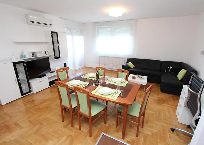 Apartment Mladen *